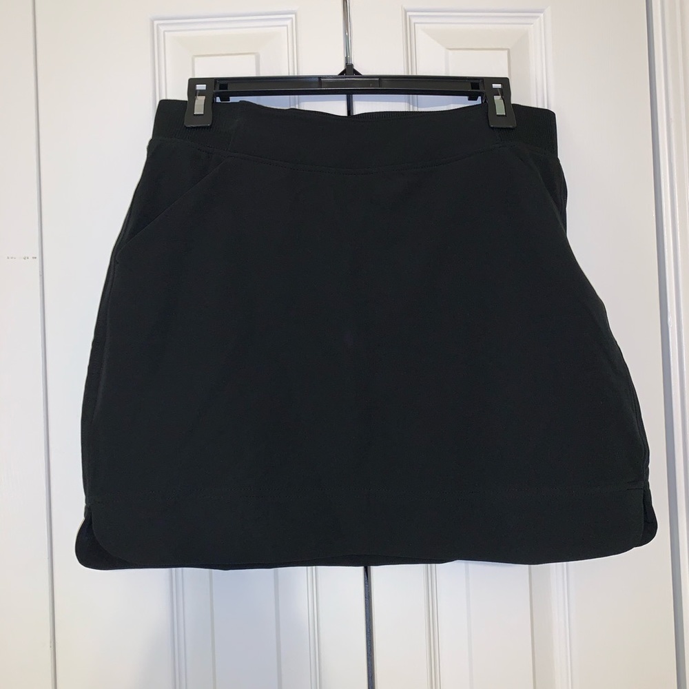 Black tennis skort with pockets